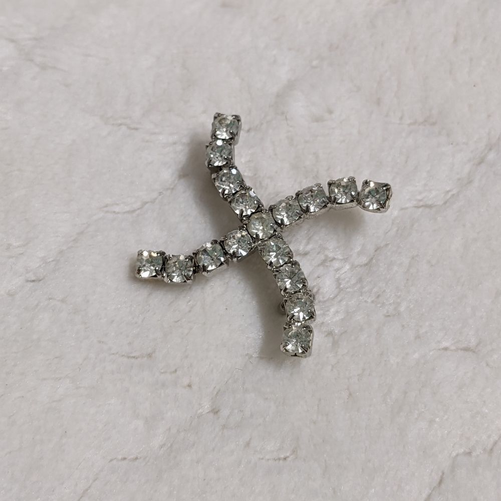 🎉Host Pick🎉 Vintage Clear Rhinestone "X" Brooche - Picture 3 of 7